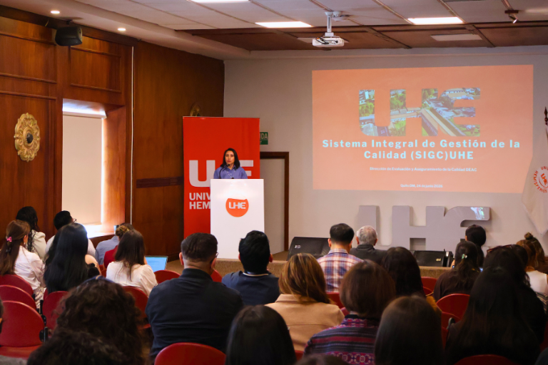 En el marco de esta presentación, fue socializada la nueva sección de *Calidad Institucional*, un espacio habilitado en el portal web de la Universidad y que pone a disposición de la comunidad universitaria la normativa, políticas, procesos, herramientas e información relacionada con el aseguramiento de la calidad, fortaleciendo la transparencia y el acceso a la información institucional.