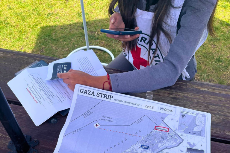 Formación jurídica con impacto: estudiantes UHE se preparan para el XI Concurso de Derecho Humanitario con simulación de conflicto armado