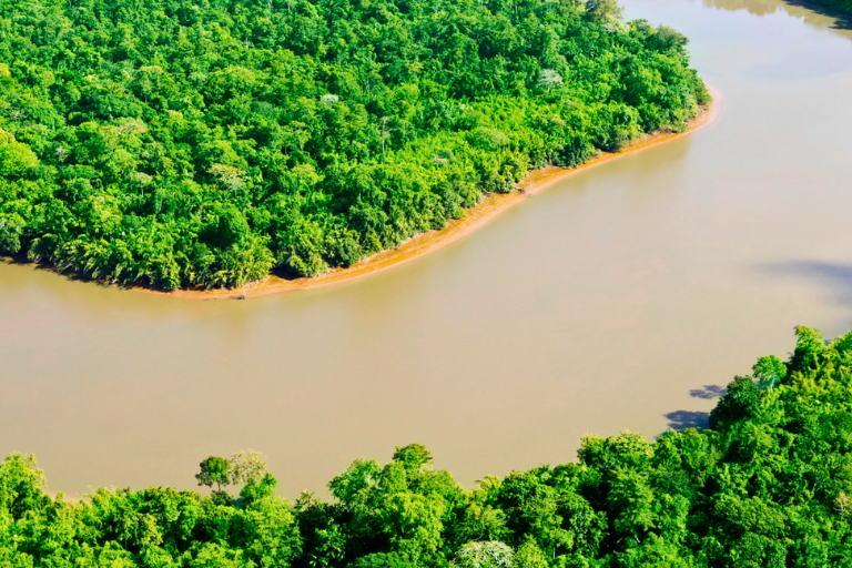 Investigador de la Universidad Hemisferios publica en revista científica de alto impacto sobre biodiversidad fluvial en Ecuador