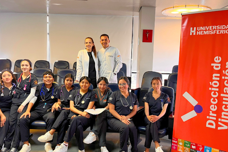 La Universidad Hemisferios fortalece su compromiso social con atención odontológica gratuita a adultos mayores