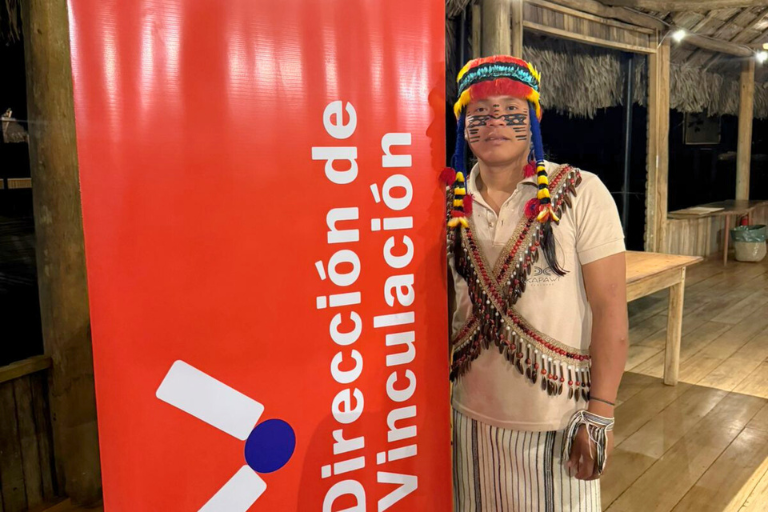 La UHE impulsa el desarrollo comunitario en la Amazonía con clases inglés turístico para jóvenes indígenas