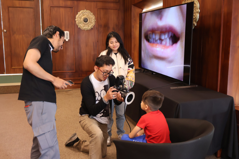 La UHE impulsa la excelencia odontológica con innovador taller de fotografía dental