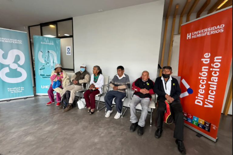 Universidad Hemisferios brinda atención odontológica integral a adultos mayores en situación de vulnerabilidad