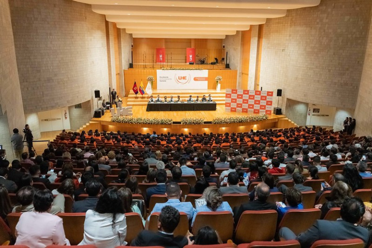 Graduaciones UHE celebraron logros de la XX Promoción