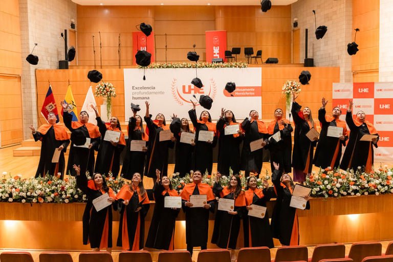 Graduaciones UHE celebraron logros de la XX Promoción