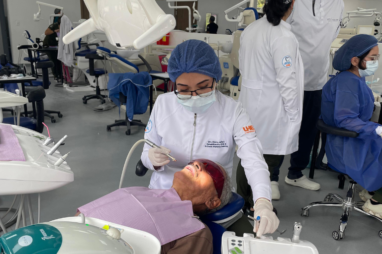 Salud oral para adultos mayores de Cosanga