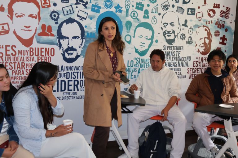 Estudiantes dialogaron con la vicerrectora en un encuentro cercano