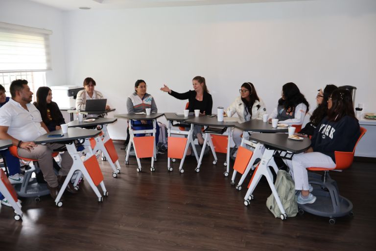 Estudiantes dialogaron con la vicerrectora en un encuentro cercano