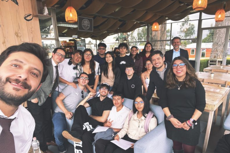 Café filosófico UHE: estudiantes dialogaron sobre la belleza