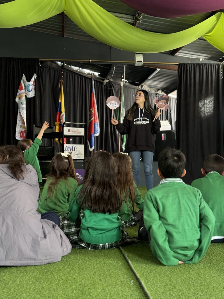 Bibliowolfy visitó la Escuela Árbol de Vida con cuentos y juegos