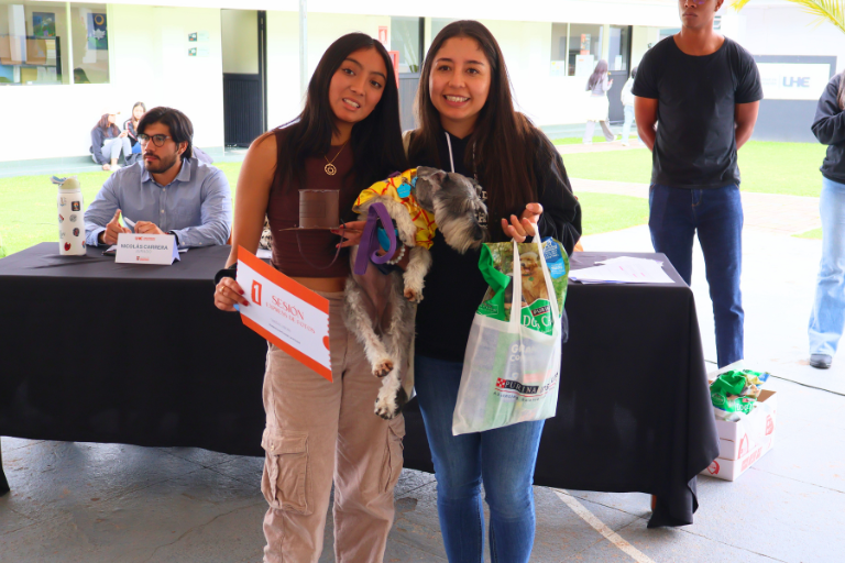 Halloween Pets reunió a estudiantes, docentes y mascotas en la UHE