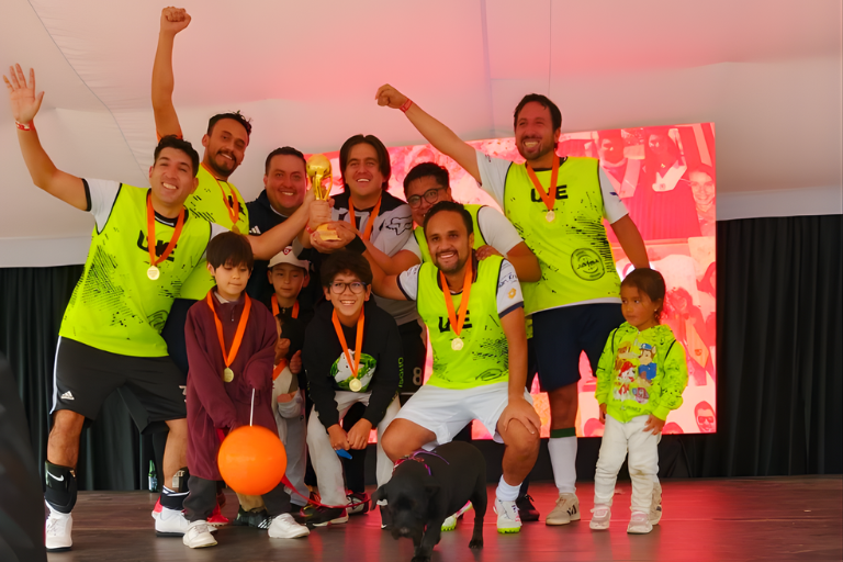 El Gran Encuentro Nacional Alumni reunió a generaciones de la UHE en una jornada de celebración y conexión