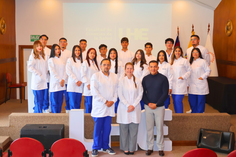 UHE celebra la Ceremonia del Mandil Blanco en honor a los estudiantes de Odontología