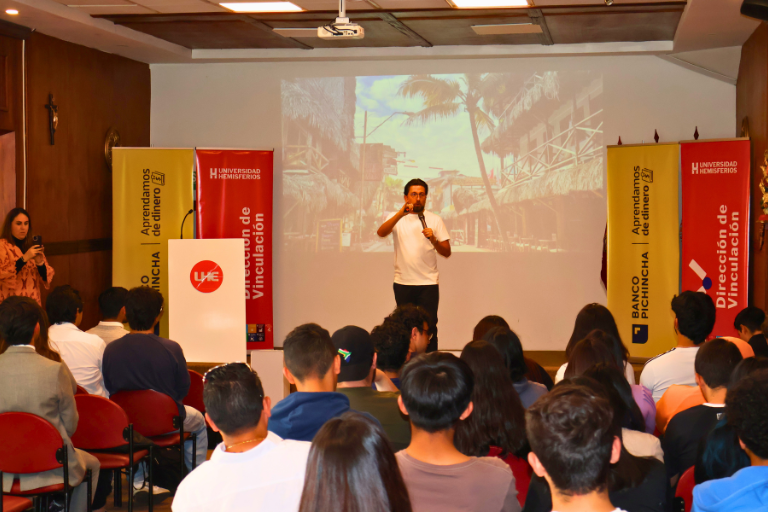 UHE impulsa la educación financiera: una charla para transformar la manera de tomar decisiones económicas