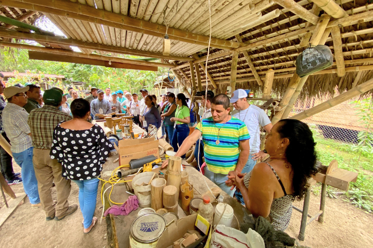 Universidad Hemisferios recibe reconocimiento en Manabí por su acompañamiento académico en el programa internacional EbA LAC