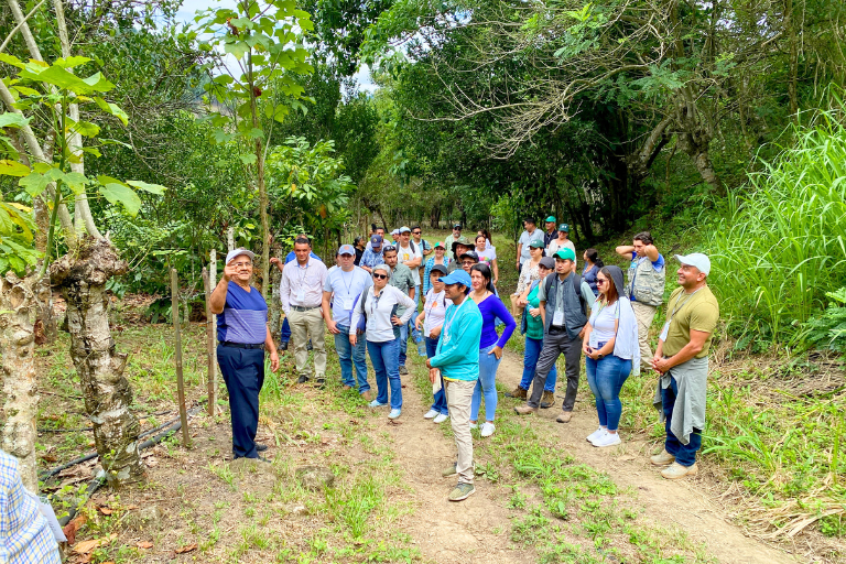 Universidad Hemisferios recibe reconocimiento en Manabí por su acompañamiento académico en el programa internacional EbA LAC