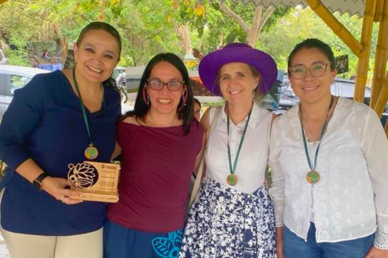 Universidad Hemisferios recibe reconocimiento en Manabí por su acompañamiento académico en el programa internacional EbA LAC