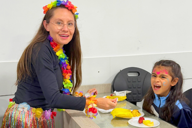 UHE fortalece su compromiso social con atención odontológica para niños de Guayllabamba