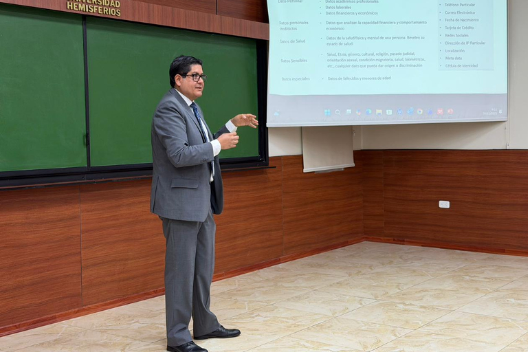 UHE refuerza su cultura de protección de datos con un taller clave para su gestión institucional