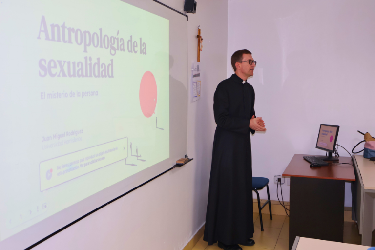UHE abre un espacio de reflexión con la charla ‘Antropología de la Sexualidad’ para su comunidad universitaria