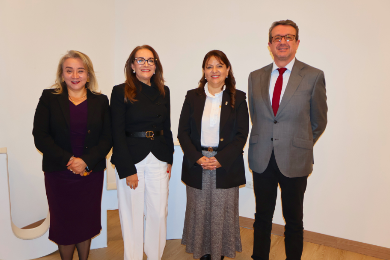 UHE y WIP Ecuador impulsan un diálogo estratégico sobre liderazgo ético y participación femenina en espacios de poder