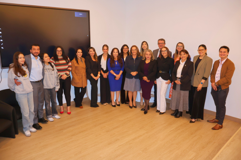 UHE y WIP Ecuador impulsan un diálogo estratégico sobre liderazgo ético y participación femenina en espacios de poder