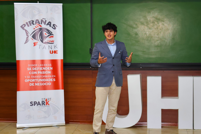 UHE realizó el primer evento “Pirañas Tank”, un espacio para impulsar el emprendimiento universitario