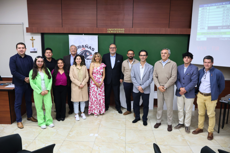 UHE realizó el primer evento “Pirañas Tank”, un espacio para impulsar el emprendimiento universitario