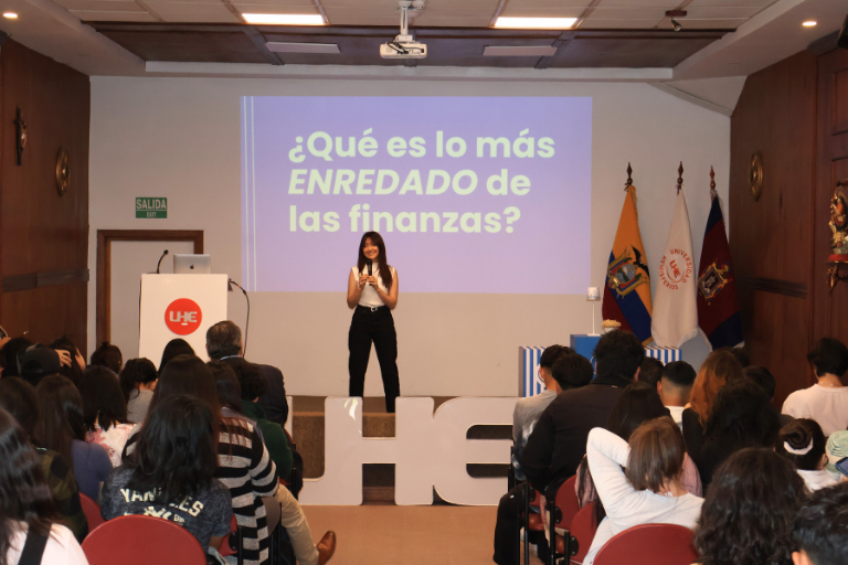 UHE y Diners Club ofrecen charla de Educación Financiera para fortalecer competencias económicas de los estudiantes