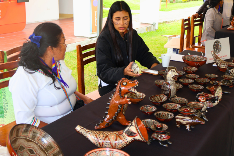 Se desarrolló el Diálogo Intercultural “La Tradición Artesanal de Pastaza” para promover la memoria cultural amazónica