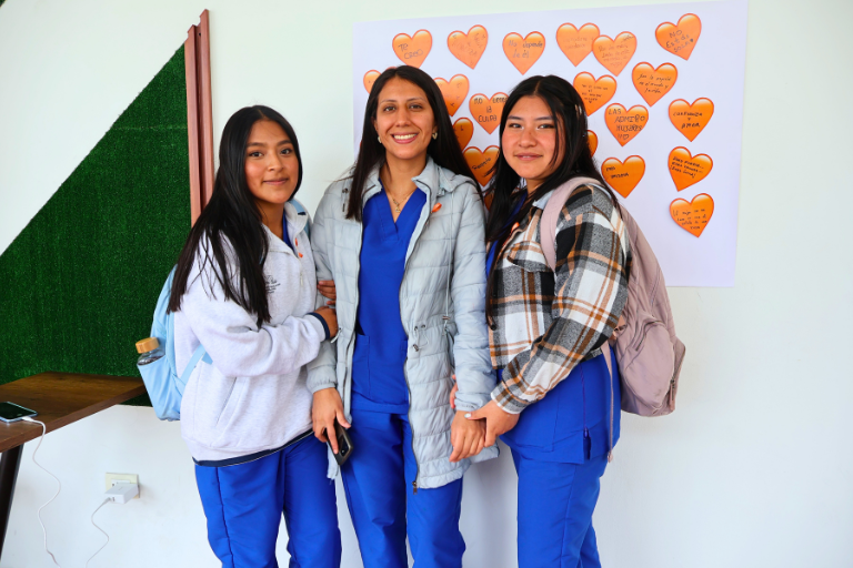 La UHE conmemoró el Día Internacional de la No Violencia contra la Mujer con un mural participativo