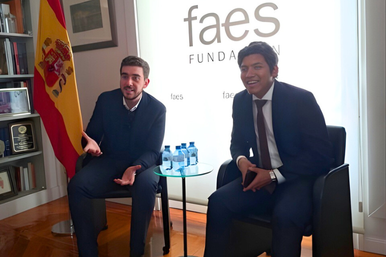 Docente de la Universidad Hemisferios participa en programa internacional de liderazgo en España