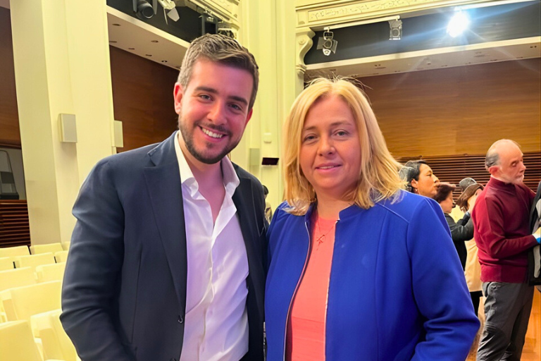 Docente de la Universidad Hemisferios participa en programa internacional de liderazgo en España