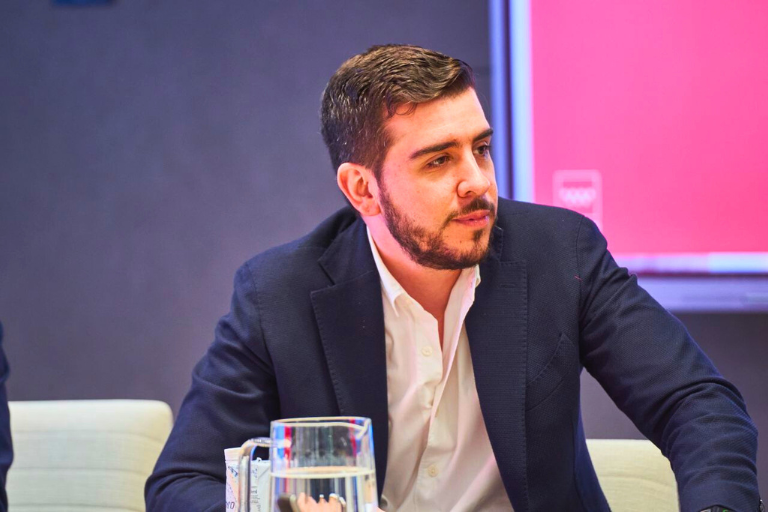 Docente de la Universidad Hemisferios participa en programa internacional de liderazgo en España