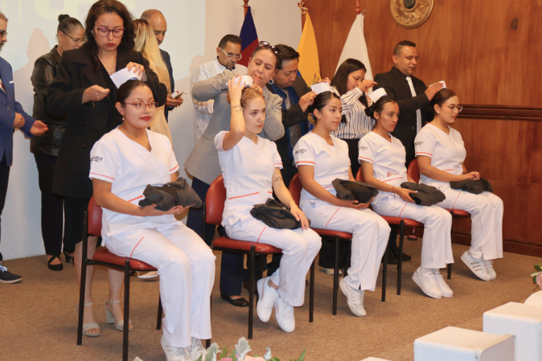 UHE realizó la II Ceremonia de Imposición de Cofias y Capas de la Carrera de Enfermería