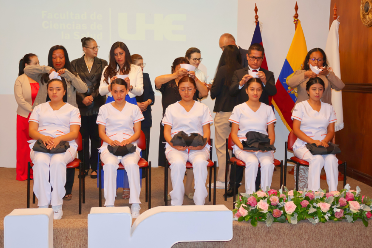UHE realizó la II Ceremonia de Imposición de Cofias y Capas de la Carrera de Enfermería