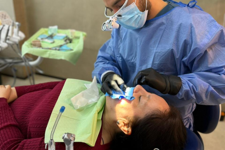 Prótesis dentales a adultos mayores de Cosanga para fortalecer su calidad de vida