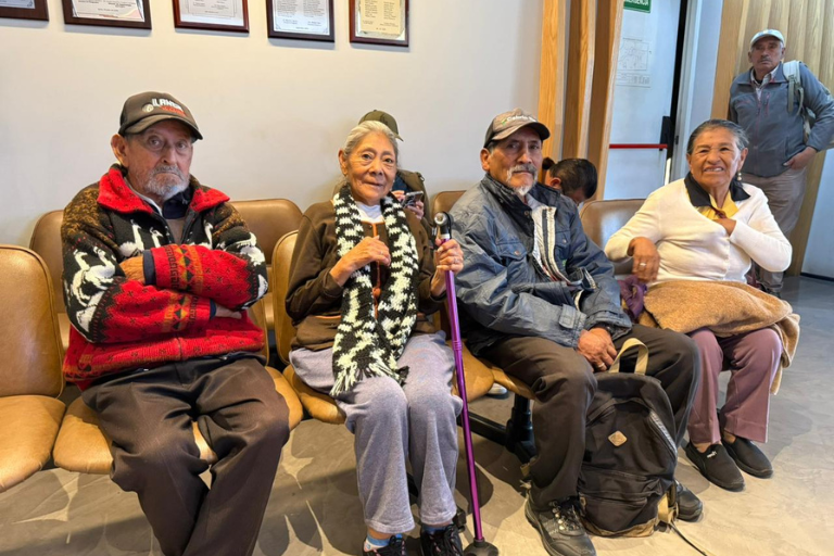 Prótesis dentales a adultos mayores de Cosanga para fortalecer su calidad de vida