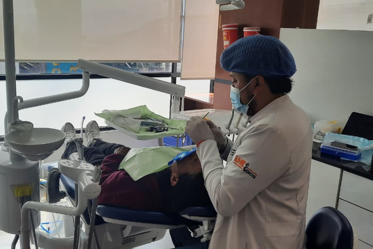 Atención odontológica a personas en situación de vulnerabilidad a través del proyecto “Juntos por Ecuador”