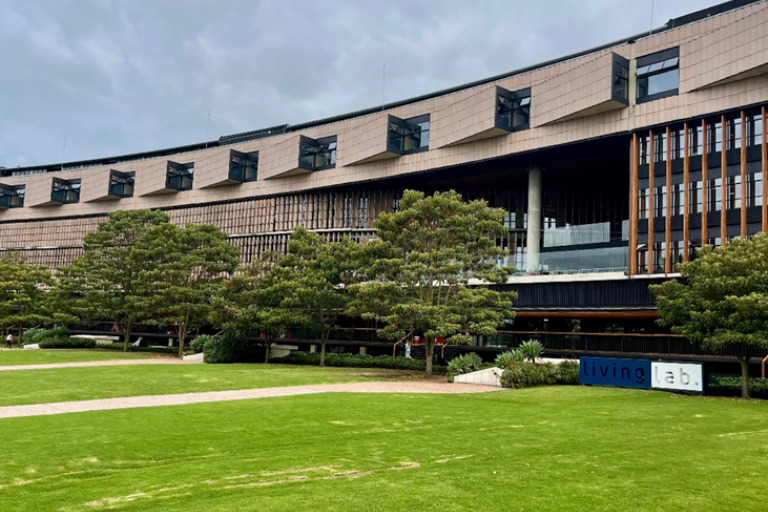 UHE fortalece su proyección internacional con la Universidad de La Sabana