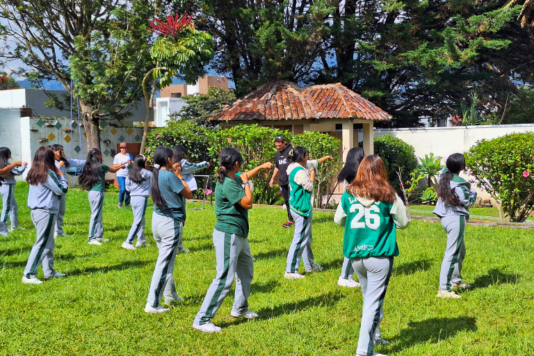 UHE impulsa bienestar y formación integral en una vibrante Mañana Deportiva junto al Colegio Suyana
