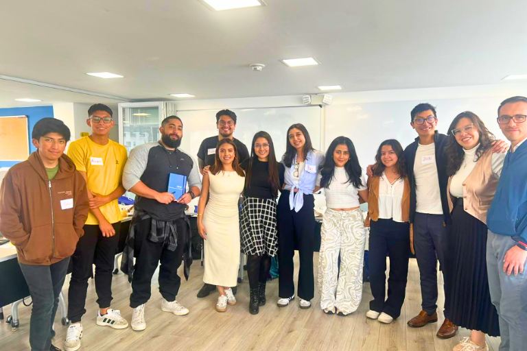 Estudiantes de Comunicación fortalecen competencias digitales durante visita académica a Nova Seguros