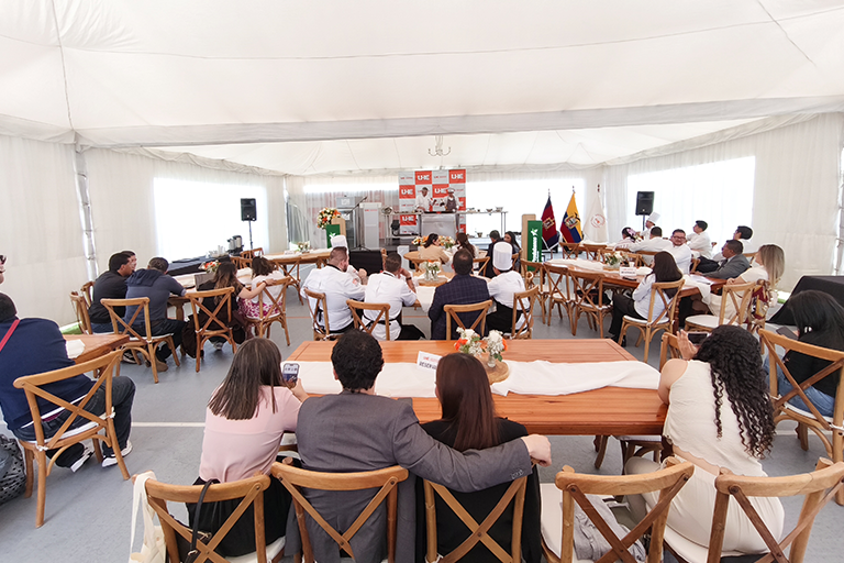 Universidad Hemisferios da la bienvenida al chef Henry Richardson como embajador de Gastronomía