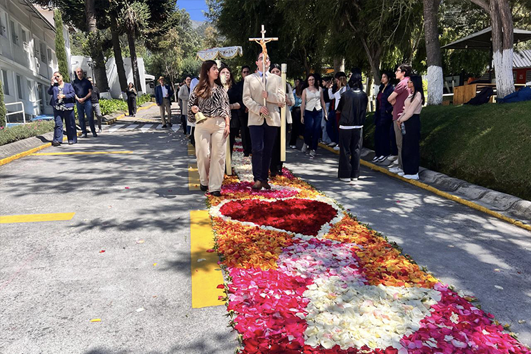 La Universidad Hemisferios celebró el Corpus Christi con una jornada de fe y comunidad